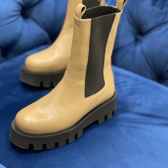 Boot - Picture 2 of 2